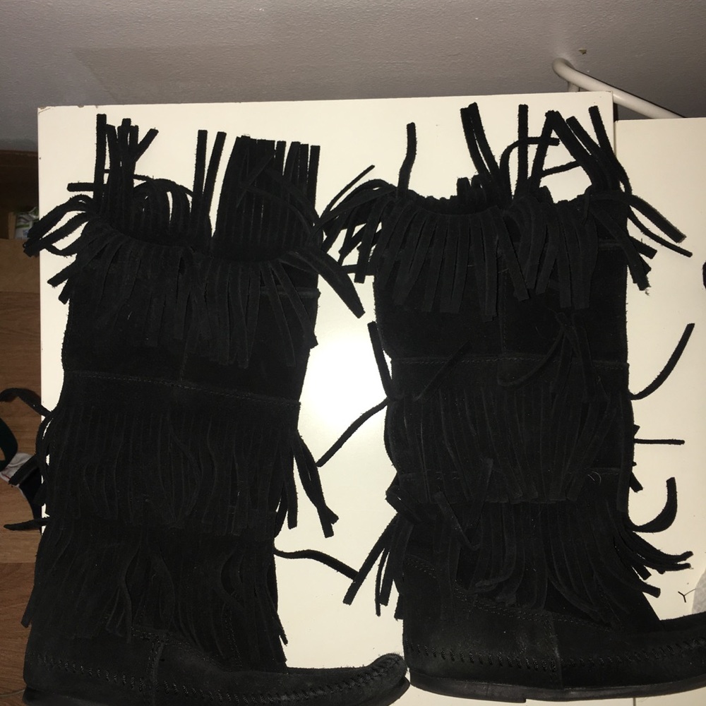 Minnetonka 3-LAYER FRINGE BOOT